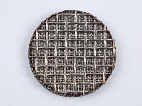 A round shape sintered filter disc with plain weave woven wire reinforcement layer.